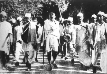 מהאטמה גנדי בצעדת המלח